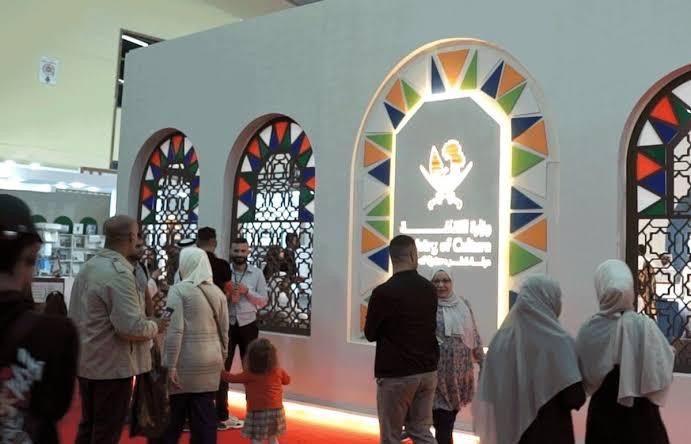 واجهة الجناح وقوس الشعار